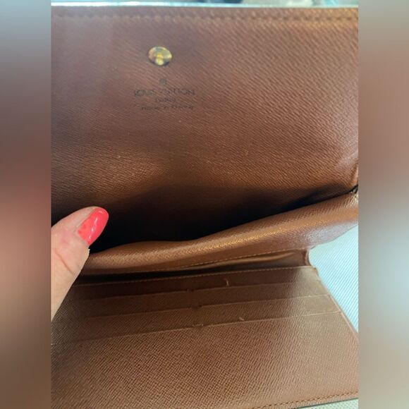 Auth Louis Vuitton Sarah wallet. Thais wallet comes with a snap pocket inside‎ - Picture 6 of 12